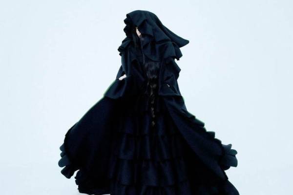 六本木で「やくしまるえつこ衣装展」ファセッタ・リトゥン・シナ スイエンによるオリジナル衣装展示