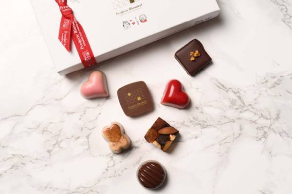 フレデリック・ブロンディールのバレンタイン、"じっくり焙煎カカオ"使用のビーン トゥ ショコラ