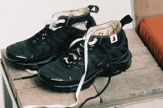 ナイキ「エア マックス プラス」×コンバース「チャックテイラー」のミックススニーカーが渋谷で限定発売