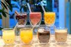 銀座ロフトのカフェ×「グッドグラス」ドリンクを注ぐと果実や動物が現れるグラスで、ジュースなど提供