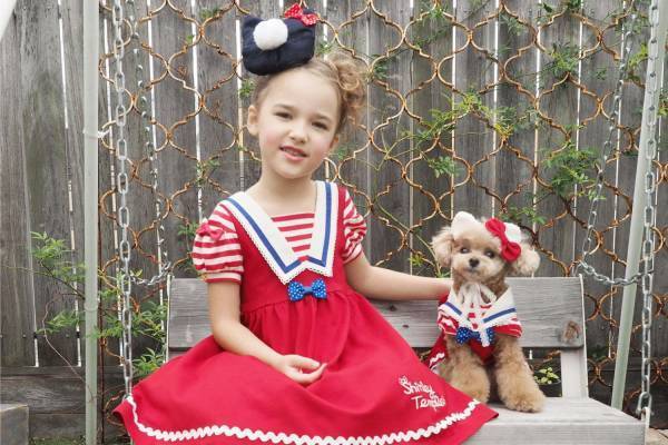 シャーリーテンプル×ハローキティのセーラー風キッズドレスが阪急うめだ本店限定で、ペット用も販売