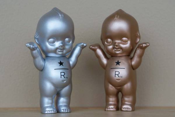 ビームス×スターバックス“カッパー”カラーのキューピー人形や“マウス”モチーフのキーホルダー