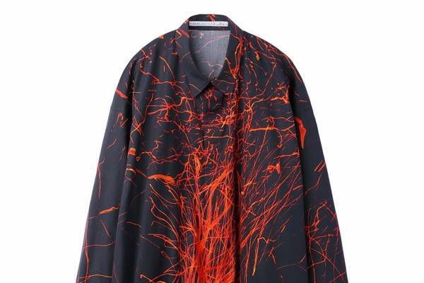 ジョン ローレンス サリバン、全面フォトプリントのビッグシャツ - 写真家コリー・ブラウンとコラボ