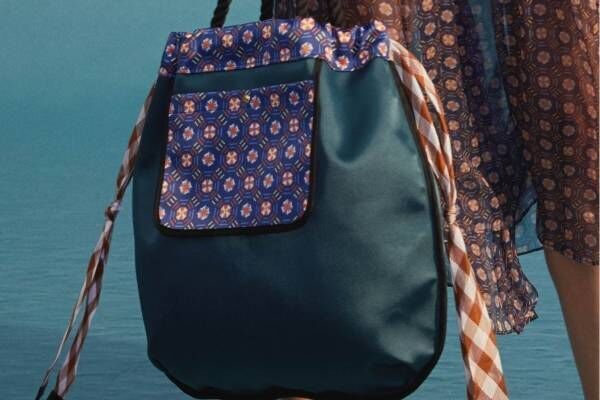 シーバイクロエ“カプリ島”着想の新作バッグ、パラソル柄トートやレモンイエロークラッチ