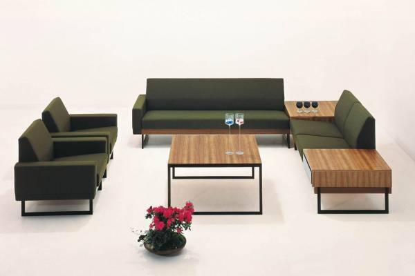 ドイツ高級家具「ロルフベンツ」世界初の旗艦店が東京・青山に、ブランドを代表するソファなど展開