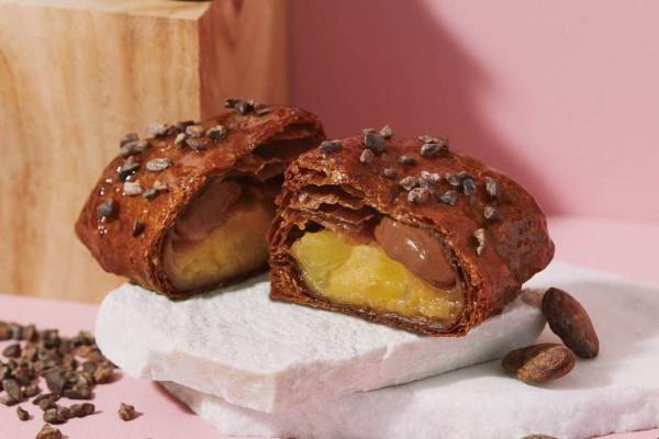 RINGOのバレンタイン限定「焼きたてチョコカスタードアップルパイ」とろりと溢れるチョコクリーム