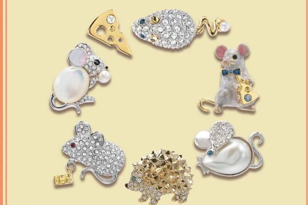 ヴァンドームブティックの20年干支「ネズミ」ブローチ、パールやスワロフスキー・クリスタルで表現