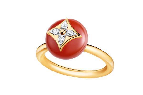 ルイ・ヴィトンのファインジュエリー「B ブロッサム」フラワー・モチーフ輝くカーネリアンの新作