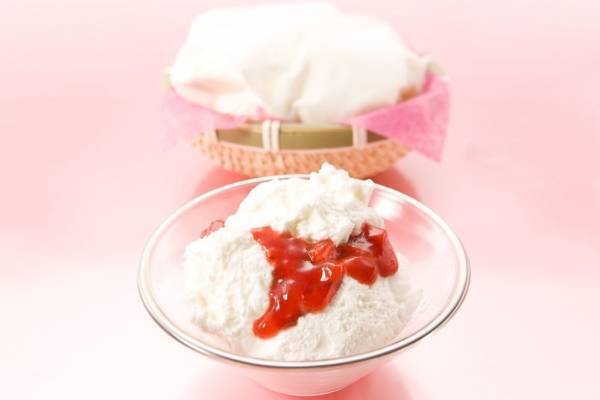 銀のぶどうから「チーズケーキ かご盛り白らら〈春いちご〉」限定発売、幻のチーズケーキ×苺ソース