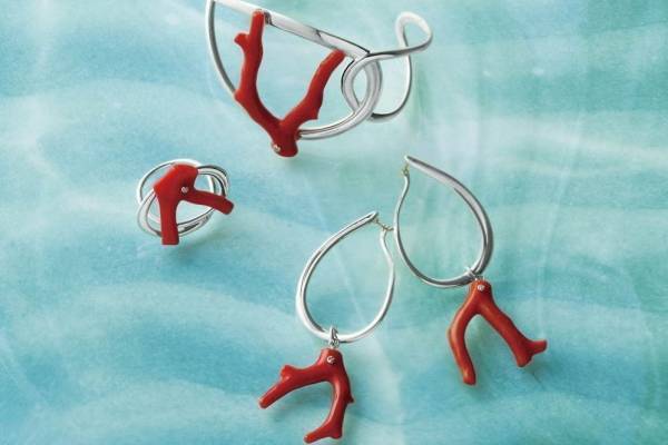 アガット「海からの贈り物」ジュエリー、“赤サンゴ”モチーフのリングやナチュラルな“パール”ピアス