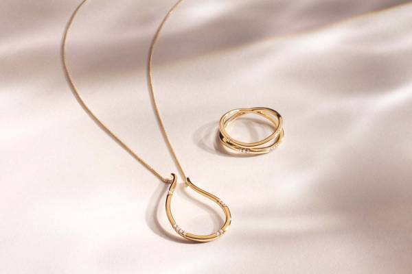 4℃の“水”モチーフ新作ネックレス＆リング、きらめく“しずく”や揺らめく“波”を表現