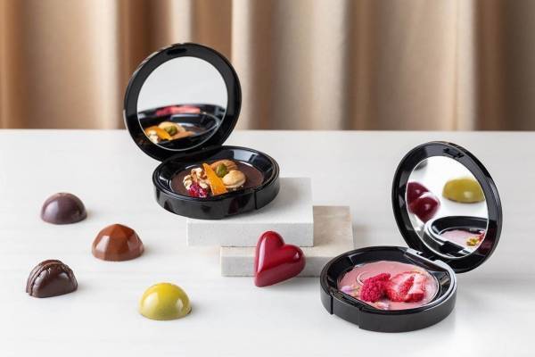 東京マリオットホテルのバレンタイン、“コスメ”のようなコンパクトチョコ&宝石ボンボンショコラ