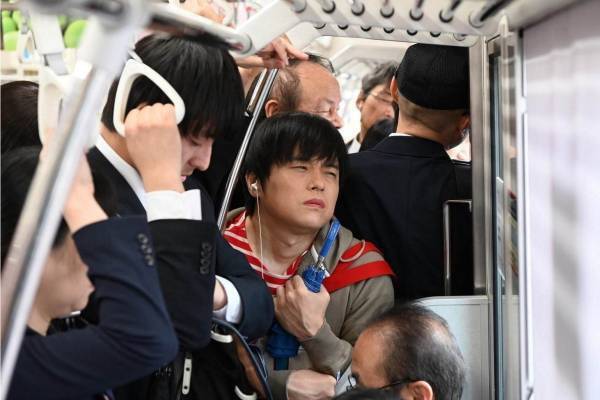 映画『架空OL日記』バカリズムが“OL”に、脚本・主演バカリズムによるOLのリアルな日常