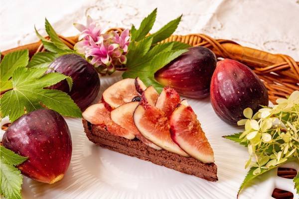 キル フェ ボン"朝採れ"完熟いちじく×チョコクリームのタルト、銀座・青山で限定販売