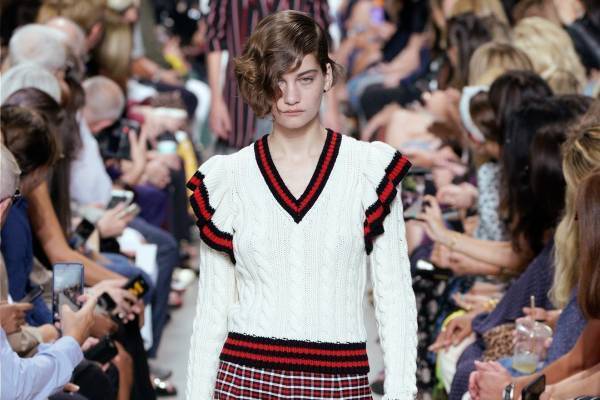 マイケル・コース コレクション 2020年春コレクション、パワフル＆エレガントなシティスタイル