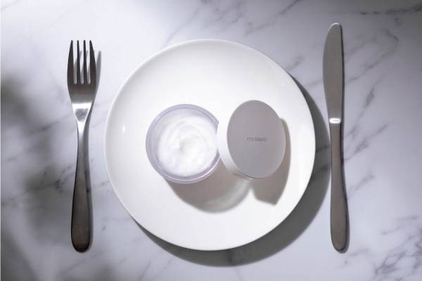 “ヴァージンココナッツオイルだけ”のスキンケアオイル、アールエムエス ビューティーから再登場