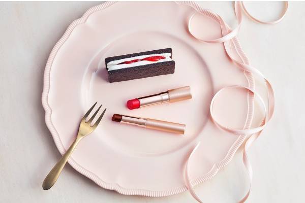 オペラのバレンタイン限定リップ、苺ピンク or チョコレートブラウン