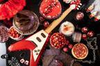 “ヘヴィーメタル”苺デザートビュッフェがヒルトン名古屋で、実寸大ギターケーキやドラム型ティラミス