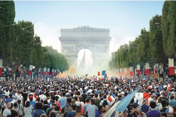 映画『レ・ミゼラブル』ユーゴー名作の舞台となった街の“いま”、抑圧された弱者の“悲惨”を描く