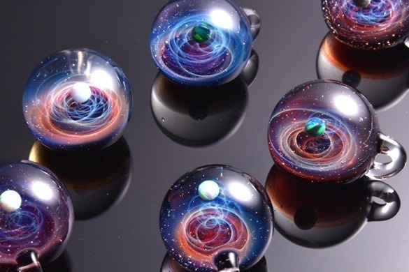 宇宙を閉じ込めたガラスアート「宇宙ガラス」の展示&販売、北海道で再び