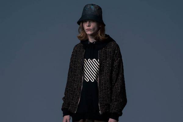 ネオンサイン 2020年春夏メンズ＆ウィメンズコレクション - 宇宙空間に存在する“色と光”