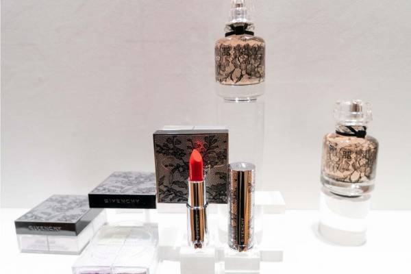 ジバンシイ“ブラックレース柄”の限定リップや香水「クチュール コレクション 2020」発売