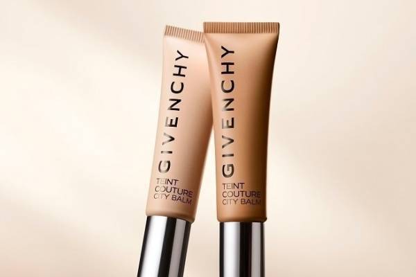 ジバンシイ20年春の新作ベースメイク、ブルーライトから守る“バリア·ファンデ”など