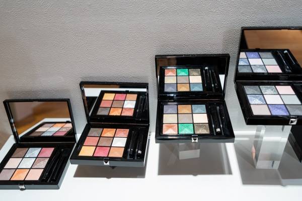 ジバンシイ春の新作アイシャドウ - 全9色入り&マットやグリッター、サテンなど多彩な質感