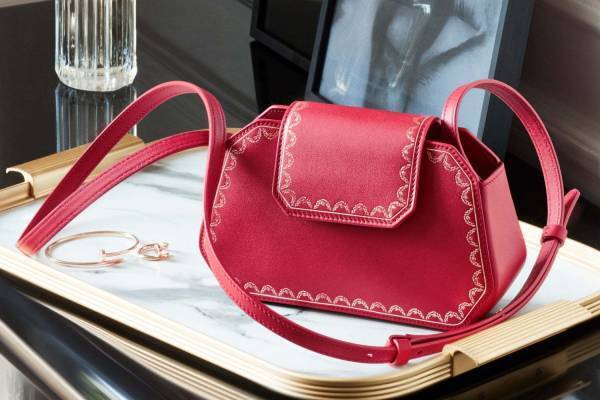 カルティエ、ジュエリーBOX着想のバッグ「ガーランド ドゥ カルティエ」ナノサイズ＆レザーグッズ登場