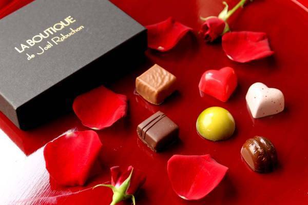 ジョエル・ロブションのバレンタイン、厳選シャンパン＆ワイン使用や“りんご香る”ボンボンショコラ