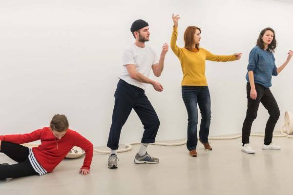 東京都現代美術館「もつれるものたち」展、世界を知る手がかりとしての「もの」に迫る12アーティスト