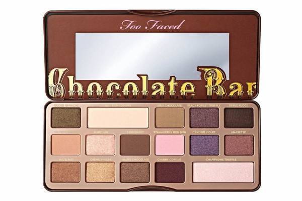 トゥー フェイスド“チョコ”香るアイシャドウパレット、“板チョコ”コンパクトに16色をセット