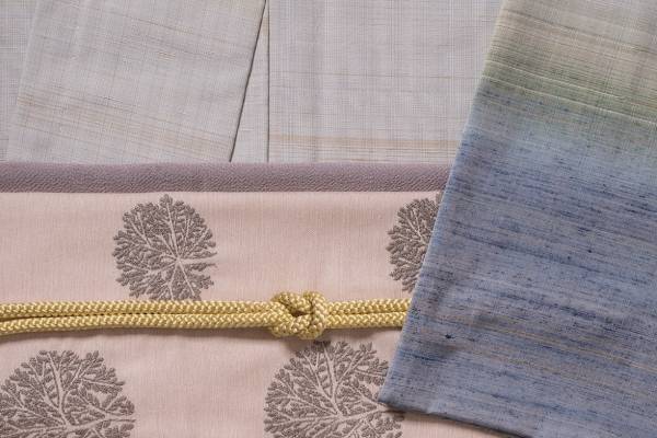 志村ふくみ源流のアトリエシムラ×ミナ ペルホネンのコラボ帯、桜や樫で染めた糸の“雪の芽”刺繍など