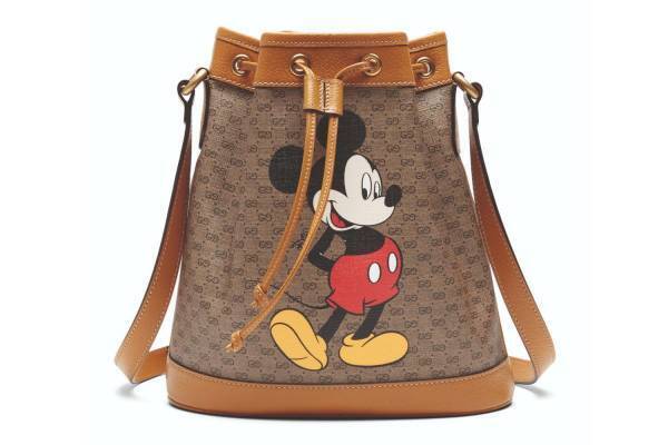 グッチとディズニーによる“ミッキーマウス”の限定メンズ&ウィメンズウェア、バッグや腕時計も