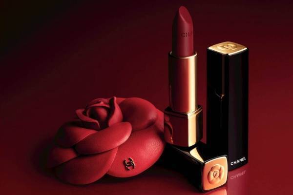 シャネルの人気リップ「ルージュ アリュール」“カメリアの花”キャップの限定デザイン発売