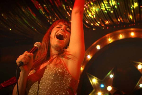 映画『ワイルド・ローズ』刑務所出のシングルマザーはカリスマシンガーになれるか？