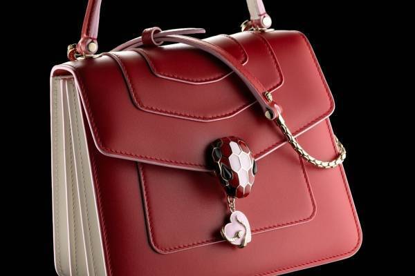 ブルガリのバレンタイン限定セルペンティ、“愛”を表現する3色のバッグやレザーグッズ