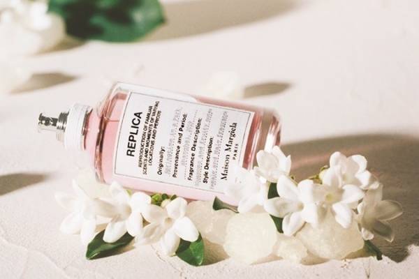 メゾン マルジェラ フレグランス“花開く季節の公園”をイメージした、レプリカ春の新フレグランス