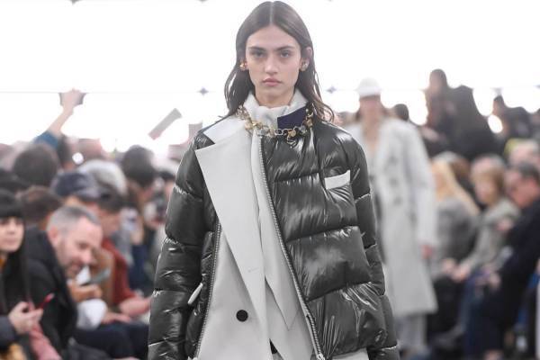 sacai 2020年プレフォールコレクション -  パンツスーツから組み立てた女性服とは？