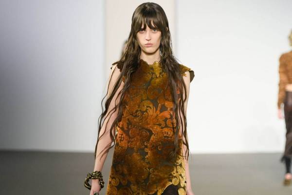 アクネ ストゥディオズ 2020年秋冬ウィメンズコレクション - 心地よい違和感が繋げる印象深さ