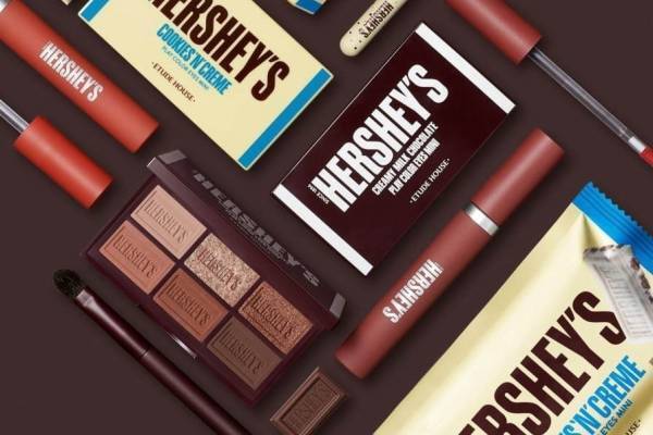 エチュードハウス×ハーシー、“チョコ色”アイシャドウパレット＆“カカオ香る”濃密マットリップ