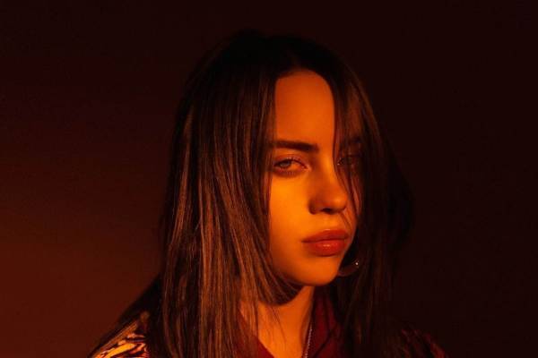 ビリー・アイリッシュの来日公演が横浜アリーナで開催、史上最年少でグラミー賞主要4部門受賞