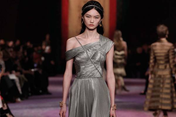 ディオール 2020年春夏オートクチュールコレクションショーをライブ配信