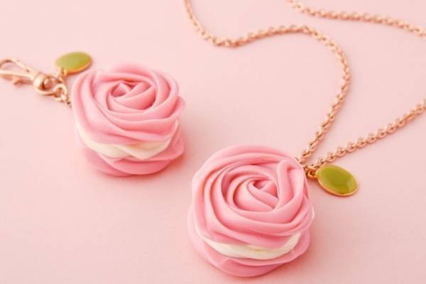 Q-pot.“リトルレディ”がコンセプトの新ショップ、大阪に - ローズマカロンの限定ネックレスも