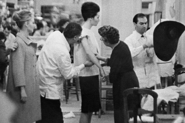 バレンシアガ、52年ぶりオートクチュールを再開 - デムナ・ヴァザリア率いる専門チーム結成