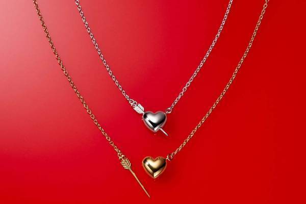 ジャスティン デイビスのバレンタインジュエリー、ハートに“キューピッドの矢”がさすネックレス