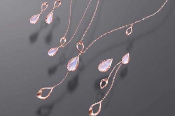 スタージュエリーの“桜”ピアス＆ネックレス、水面に揺らめく“花筏”をイメージ