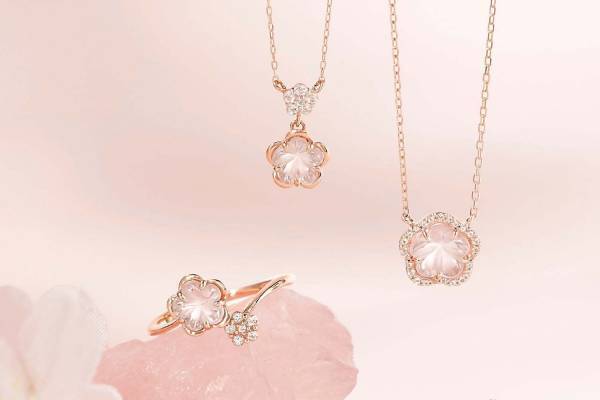 サマンサティアラの“ローズクォーツ”新作ジュエリー、“桜”モチーフのピアスやネックレス