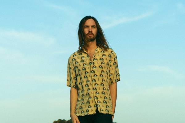 テーム・インパラの新アルバム『ザ スロー ラッシュ』国内盤にはボーナストラック「ペイシェンス」収録