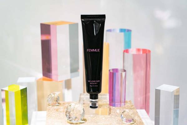 ファミュ“ツヤ肌”叶う「トーンアップUVクリーム」天然由来成分100%で“スキンケア効果”も